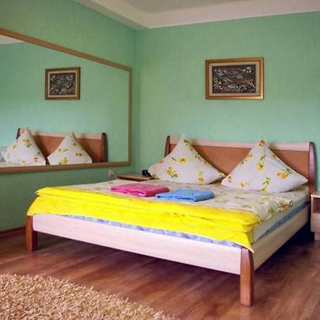 Apartment On Sobornyi Avenue Zaporizhia Екстериор снимка